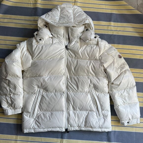 Moncler Mairefur Short Down Jacket White - Picture 1 of 11